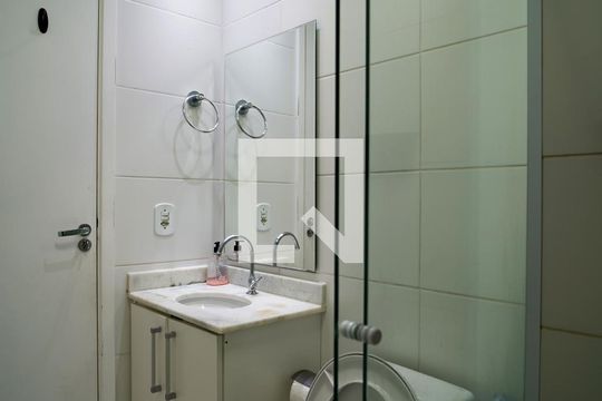 Banheiro de apartamento para alugar com 2 quartos, 60m² em Vila Hortência, Sorocaba
