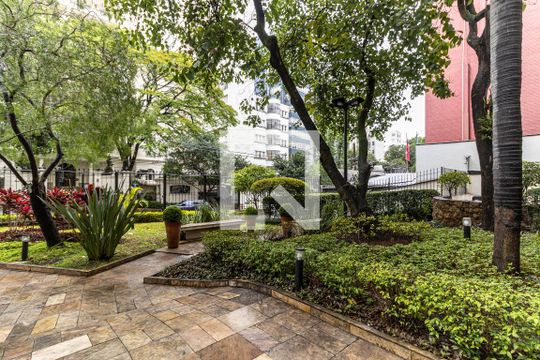 Jardim de apartamento para alugar com 3 quartos, 110m² em Higienópolis, São Paulo