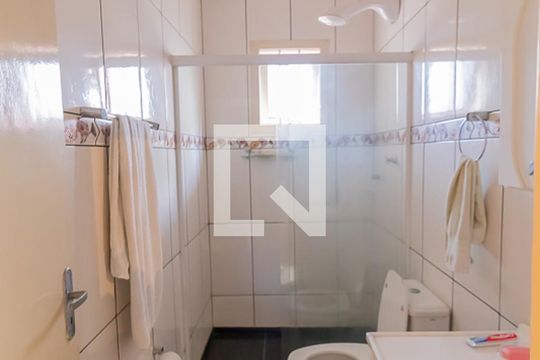 Banheiro  de casa à venda com 3 quartos, 140m² em Feitoria, São Leopoldo