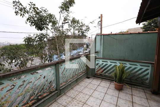 Varanda de casa à venda com 3 quartos, 120m² em Jardim Eliane, São Paulo