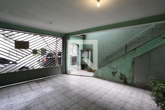 Garagem de casa à venda com 3 quartos, 120m² em Jardim Eliane, São Paulo