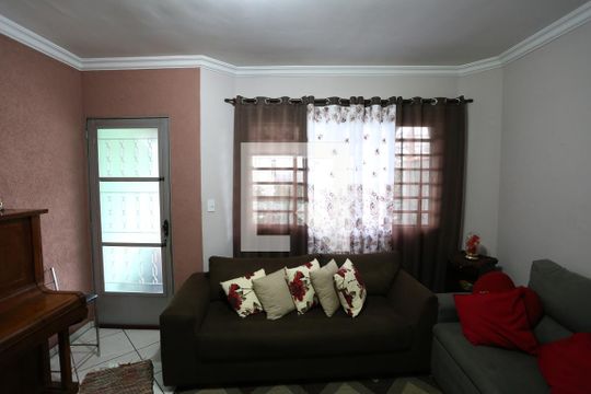 Sala de casa à venda com 3 quartos, 120m² em Jardim Eliane, São Paulo