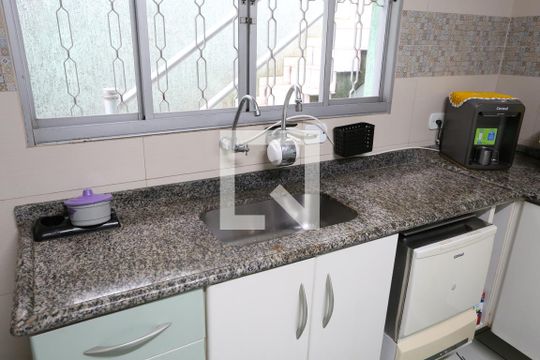 Cozinha de casa para alugar com 3 quartos, 120m² em Jardim Eliane, São Paulo