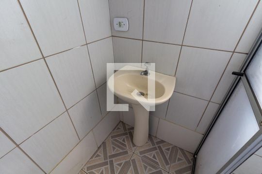 Detalhe do banheiro de apartamento para alugar com 1 quarto, 50m² em Aviação, Praia Grande
