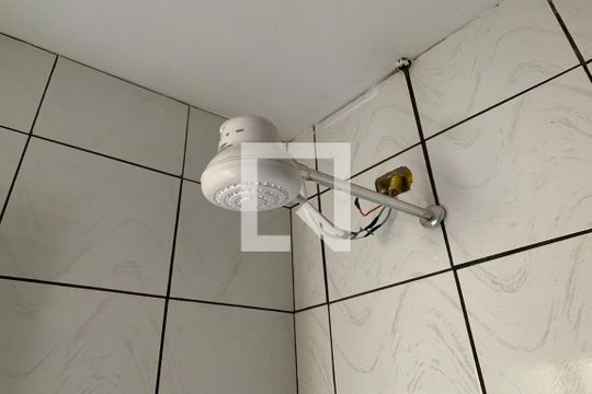 Banheiro de casa à venda com 2 quartos, 50m² em Vila Osasco, Osasco