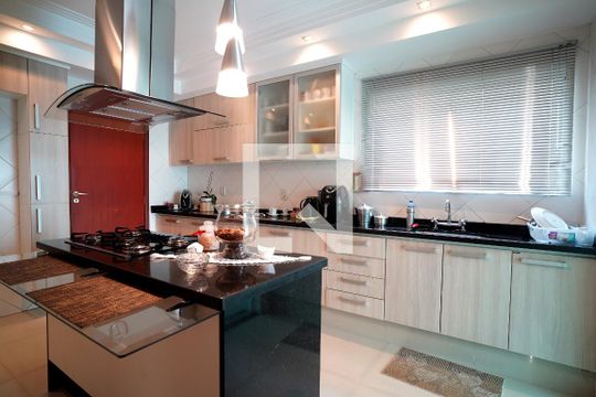 Cozinha de casa de condomínio para alugar com 3 quartos, 300m² em Jardim Ibiti do Paco, Sorocaba