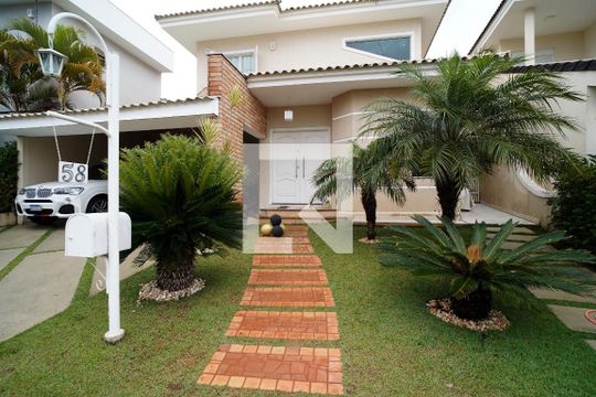 Fachada de casa de condomínio para alugar com 3 quartos, 300m² em Jardim Ibiti do Paco, Sorocaba