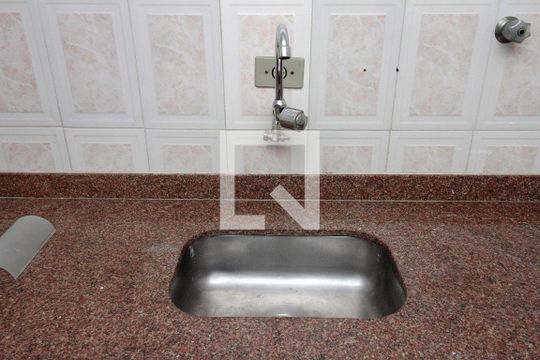 Cozinha de apartamento para alugar com 2 quartos, 75m² em Santa Cecilia, São Paulo