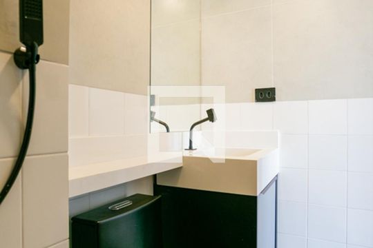 Studio - Banheiro de kitnet/studio para alugar com 1 quarto, 26m² em Santana, São Paulo