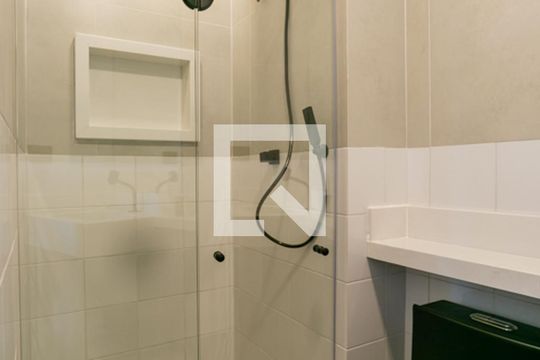 Studio - Banheiro de kitnet/studio para alugar com 1 quarto, 26m² em Santana, São Paulo