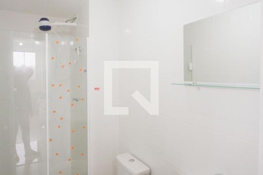 Banheiro de apartamento para alugar com 2 quartos, 34m² em Santo Amaro, São Paulo