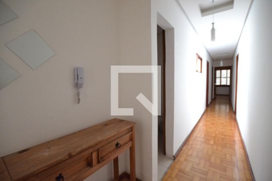 Circulação de apartamento à venda com 3 quartos, 90m² em Azenha, Porto Alegre