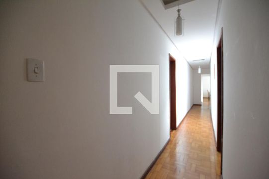 Circulação de apartamento à venda com 3 quartos, 90m² em Azenha, Porto Alegre