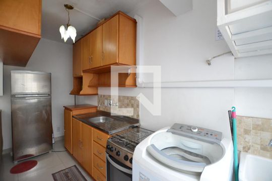 Cozinha de apartamento à venda com 3 quartos, 90m² em Azenha, Porto Alegre