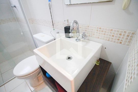 banheiro social de apartamento para alugar com 2 quartos, 60m² em Lauzane Paulista, São Paulo