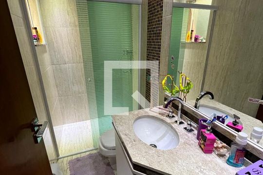 Casa à venda com 3 quartos, 220m² em Vila Mangalot, São Paulo