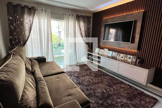Casa à venda com 3 quartos, 220m² em Vila Mangalot, São Paulo