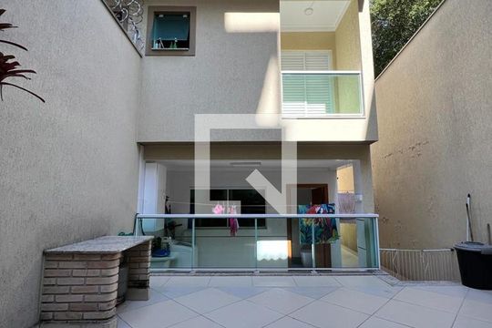 Casa à venda com 3 quartos, 220m² em Vila Mangalot, São Paulo