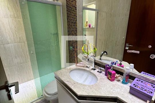 Casa à venda com 3 quartos, 220m² em Vila Mangalot, São Paulo