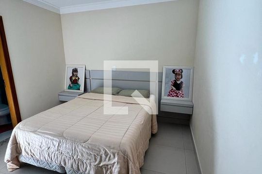 Casa à venda com 3 quartos, 220m² em Vila Mangalot, São Paulo