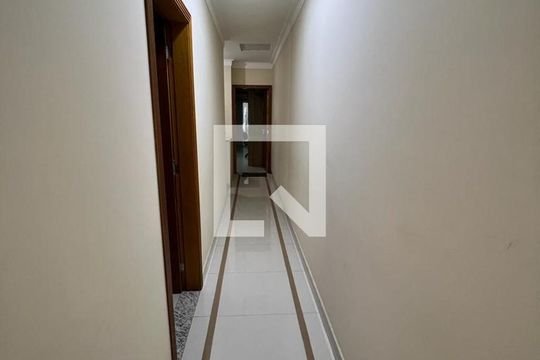 Casa à venda com 3 quartos, 220m² em Vila Mangalot, São Paulo