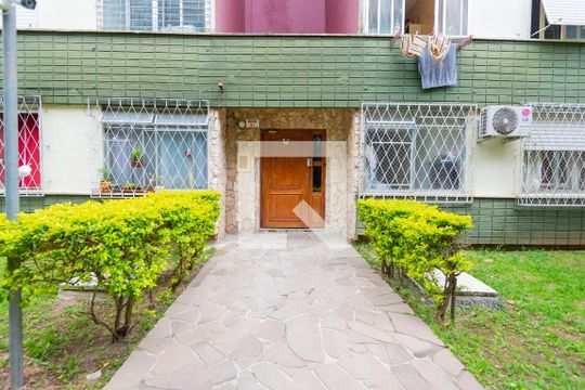 Entrada de apartamento à venda com 2 quartos, 70m² em Cavalhada, Porto Alegre
