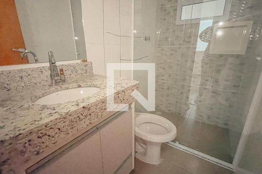 BANHEIRO de casa para alugar com 2 quartos, 45m² em Vila Gustavo, São Paulo
