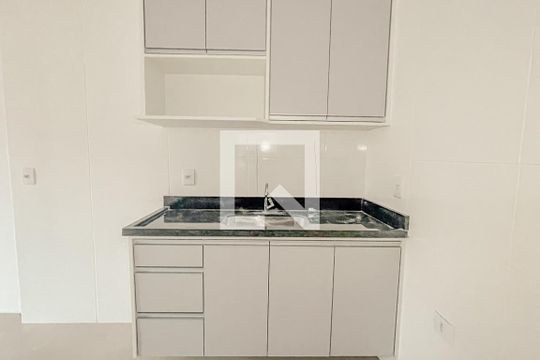 COZINHA de casa para alugar com 2 quartos, 45m² em Vila Gustavo, São Paulo