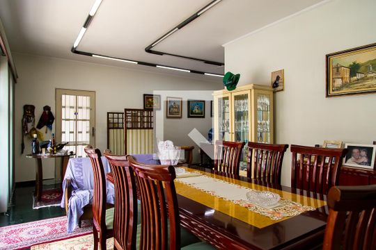 Casa para alugar com 3 quartos, 200m² em Vila Paulista, São Paulo