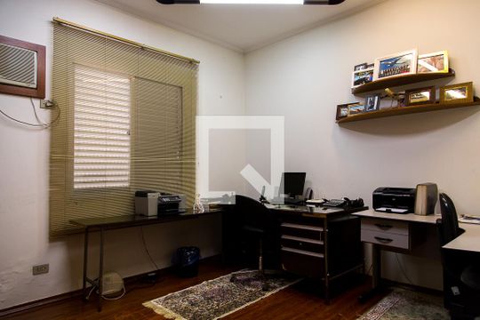 Quarto 1 de casa para alugar com 3 quartos, 200m² em Vila Paulista, São Paulo