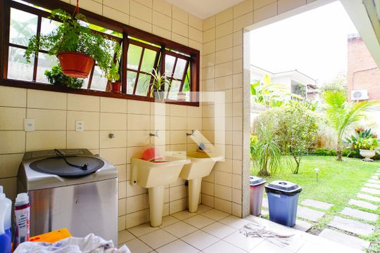 Área de Serviço de casa de condomínio para alugar com 5 quartos, 600m² em Barra da Tijuca, Rio de Janeiro