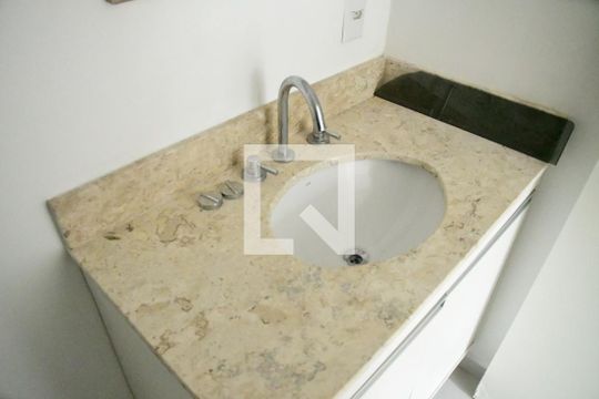 Banheiro da Suíte de kitnet/studio para alugar com 1 quarto, 37m² em Granja Viana, Cotia