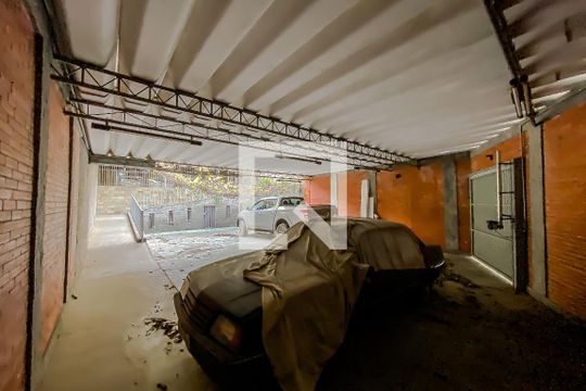 Garagem de casa para alugar com 4 quartos, 400m² em Jardim Analia Franco, São Paulo