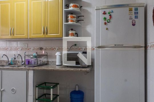 Cozinha de apartamento para alugar com 4 quartos, 90m² em Pitangueiras, Guarujá