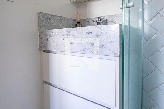 Suíte - Banheiro de apartamento para alugar com 3 quartos, 68m² em Vila Pompéia, São Paulo