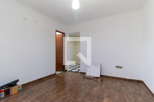 Sala de casa de condomínio para alugar com 2 quartos, 66m² em Vila Carmosina, São Paulo