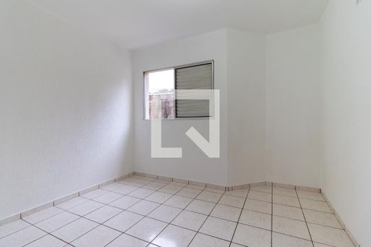 Quarto 2 de casa de condomínio para alugar com 2 quartos, 66m² em Vila Carmosina, São Paulo