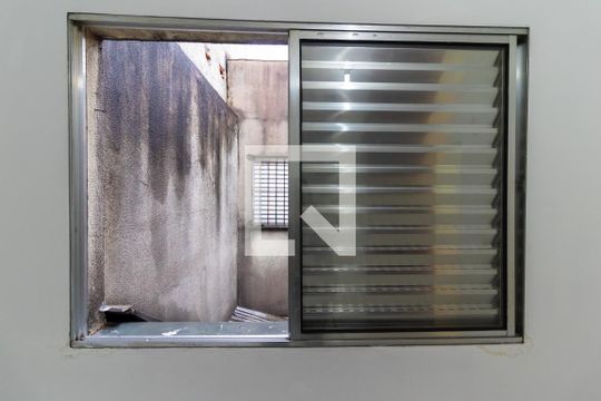 Quarto 1 de casa de condomínio para alugar com 2 quartos, 66m² em Vila Carmosina, São Paulo
