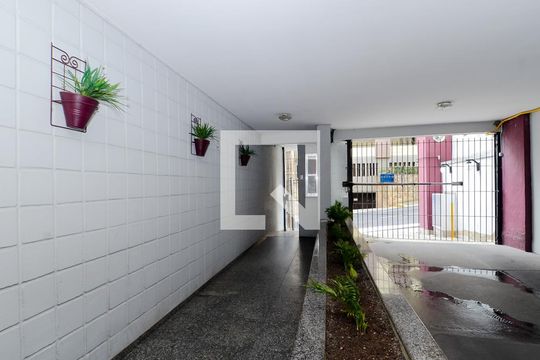 Entrada Social  de apartamento para alugar com 1 quarto, 70m² em Centro, Guarulhos