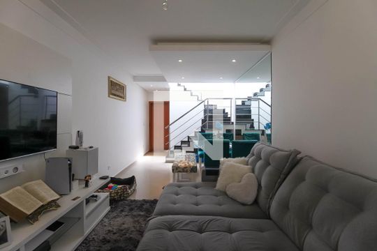 Sala de casa à venda com 3 quartos, 110m² em Jardim Ana Rosa, São Paulo