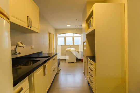 Cozinha de apartamento para alugar com 2 quartos, 80m² em Vila Andrade, São Paulo