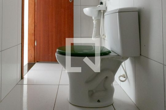 Banheiro de apartamento para alugar com 1 quarto, 38m² em Sagrada Família, Belo Horizonte
