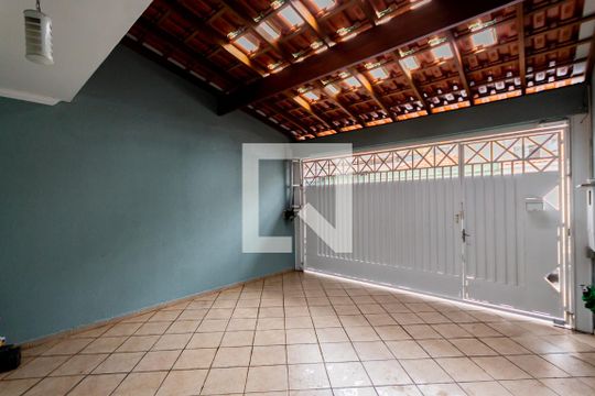 Garagem de casa à venda com 3 quartos, 120m² em Utinga, Santo André