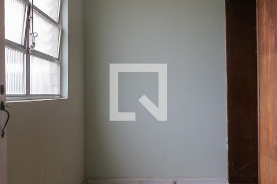 Quarto de serviço de apartamento para alugar com 3 quartos, 100m² em Gonzaga, Santos