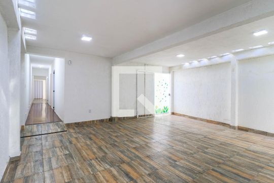Casa para alugar com 8 quartos, 265m² em Chácara Santo Antônio (zona Sul), São Paulo