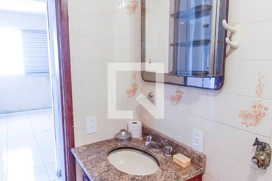 Banheiro de apartamento para alugar com 2 quartos, 42m² em Jardim Ângela (zona Leste), São Paulo
