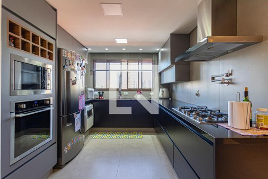 Cozinha de apartamento à venda com 5 quartos, 200m² em Vila Assunção, Santo André