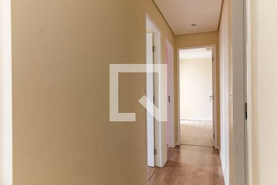 Corredor de apartamento para alugar com 3 quartos, 76m² em Jardim Bom Tempo, Taboão da Serra