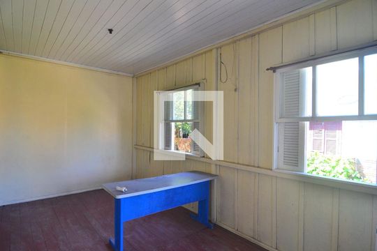 Sala de estar de casa à venda com 2 quartos, 102m² em Rio Branco, Canoas