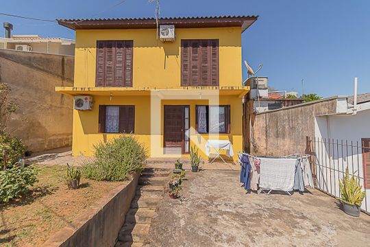 Fachada de casa à venda com 3 quartos, 180m² em Pinheiro, São Leopoldo